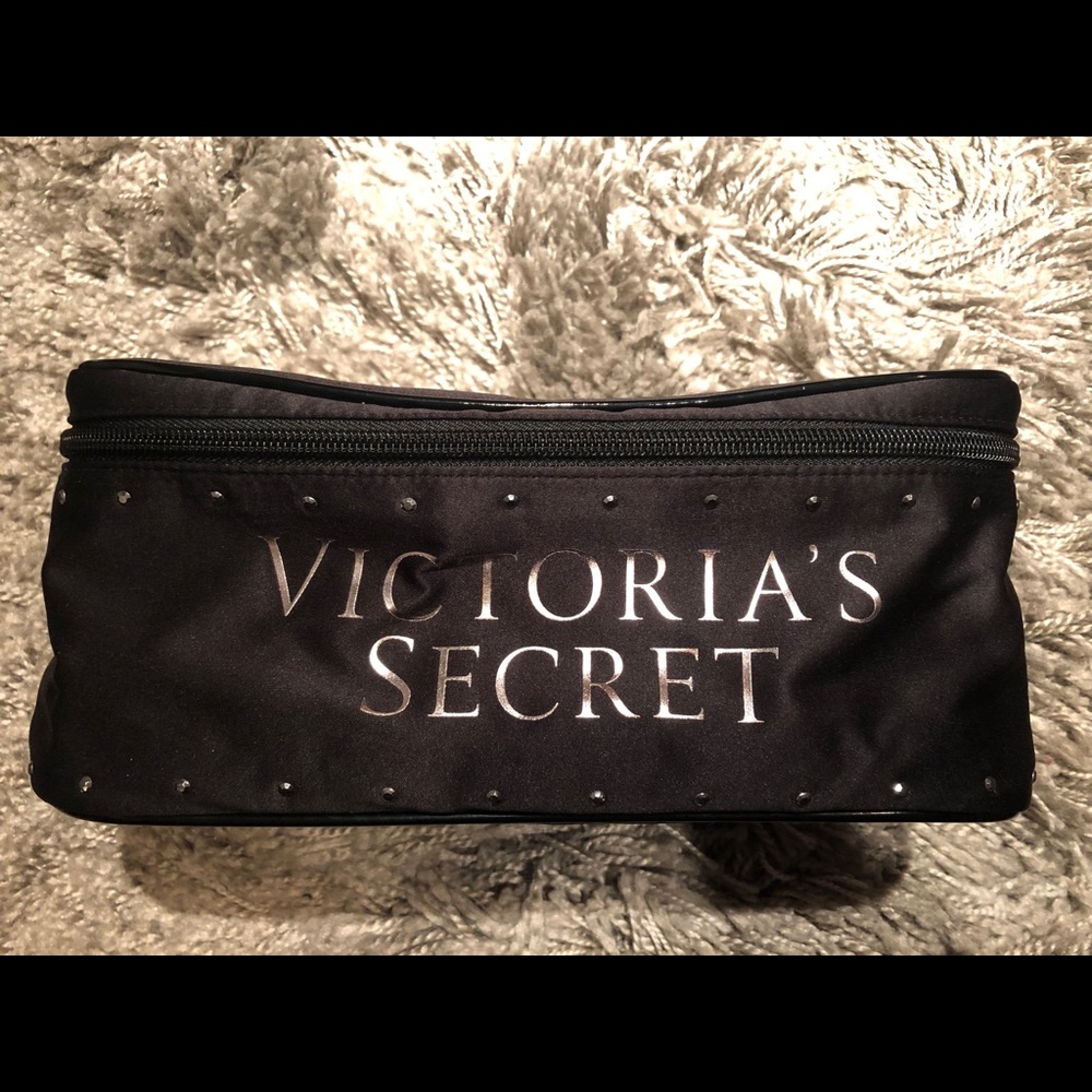 Gorgeous Victoria’s Secret travel/makeup case set-NWT 💄💋🔥💅🤩 luxurious feel!